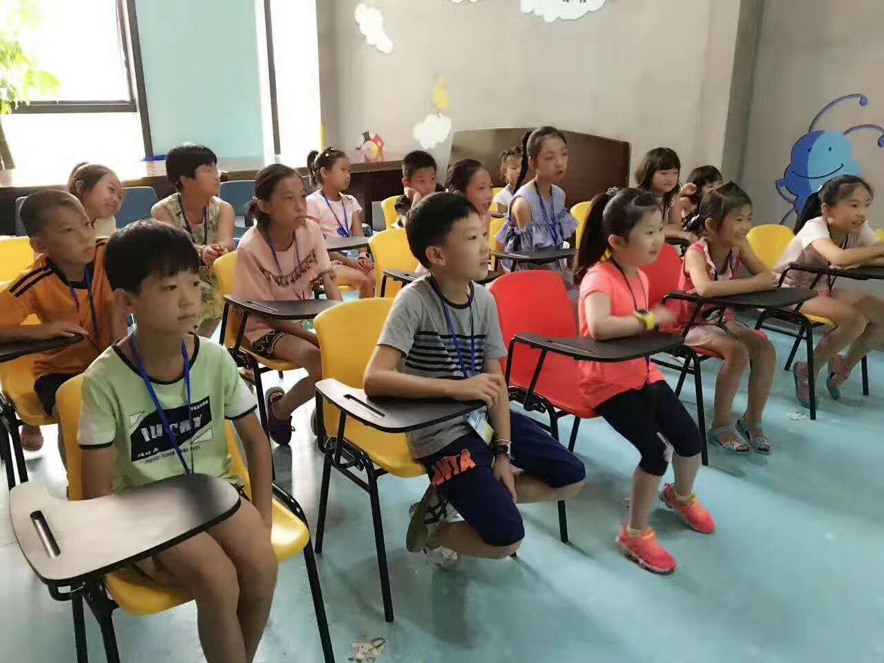 格伦大语文直营校组织的中小学生刨冰创意作文大比拼